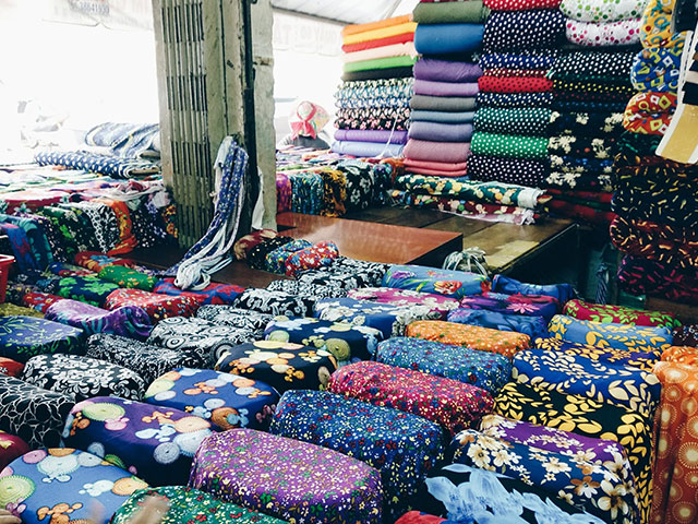Chợ vải Phú Hòa cung cấp đa dạng các loại vải sỉ giá rẻ
