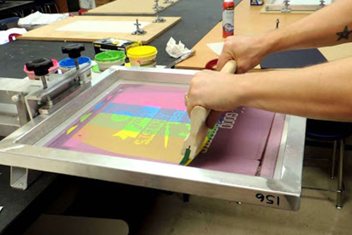 In ấn áp thun bằng kỹ thuật in lụa